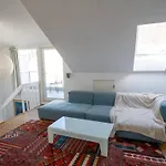 Stilig Og Romslig Penthouse Sentralt I アパート