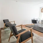 Stilig Og Romslig Penthouse Sentralt I アパート