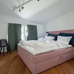 Stilig Og Romslig Penthouse Sentralt I *