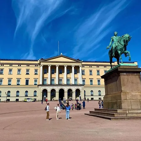 Lejlighed Stilig Og Romslig Penthouse Sentralt I *